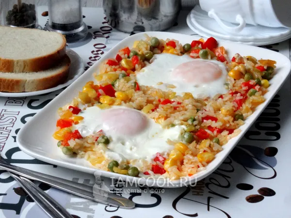 Фото блюда: Гавайская смесь с яйцом на сковороде