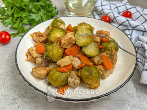Фото блюда: Брюссельская капуста с мясом на сковороде
