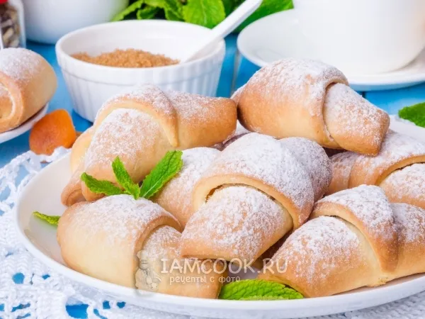 Фото готового блюда: Рогалики с сухофруктами и орехами