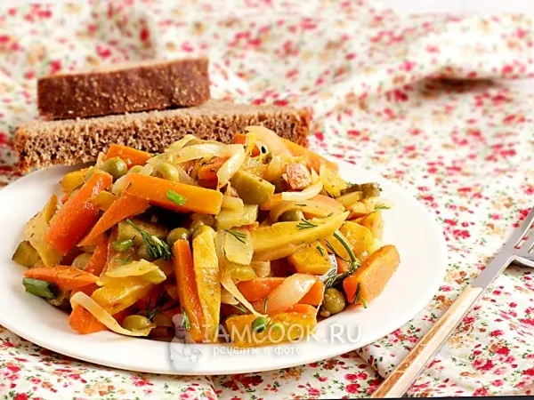 Фото готового блюда: Салат из тушеной моркови