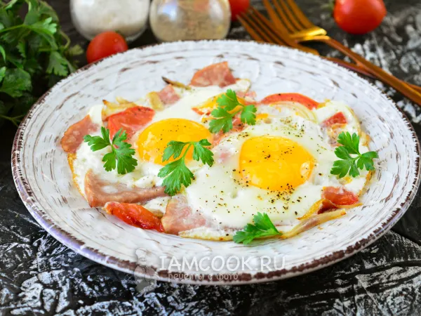 Фото блюда: Яичница с ветчиной и помидорами