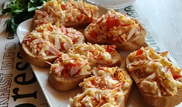 Фото блюда: Горячие бутерброды с крабовыми палочками в аэрогриле