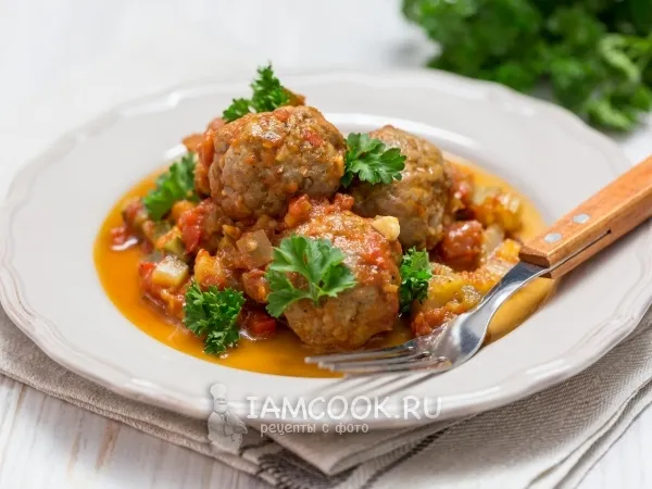 Фото готового блюда: Фрикадельки в томатном соусе с овощами