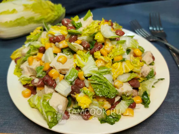 Фото готового блюда: Салат с курицей, фасолью и кукурузой