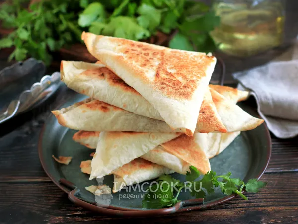 Фото готового блюда: Ленивая самса из лаваша с фаршем на сковороде