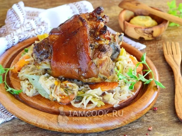 Фото готового блюда: Рулька в пиве