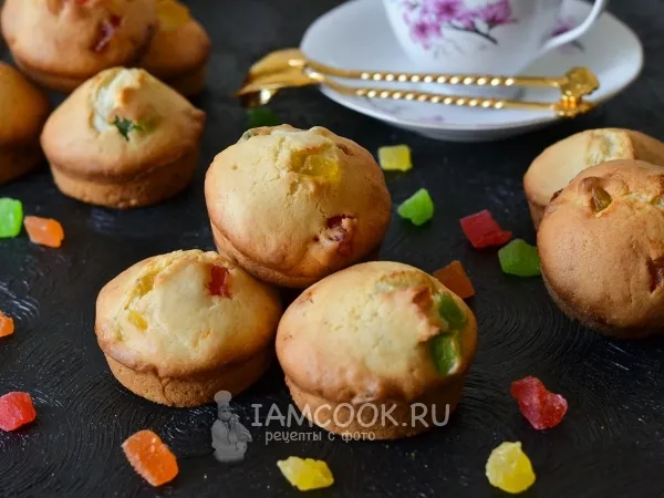 Фото готового блюда: Кексы с цукатами в формочках