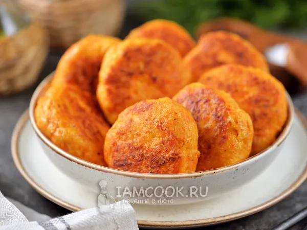 Фото готового блюда: Морковные котлеты с фаршем (куриным)