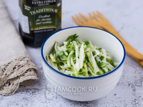 Фото готового блюда: Салат с редькой и огурцом