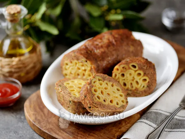 Фото готового блюда: Мясной рулет с макаронами