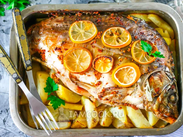 Фото готового блюда: Карп с картошкой в духовке (в фольге)