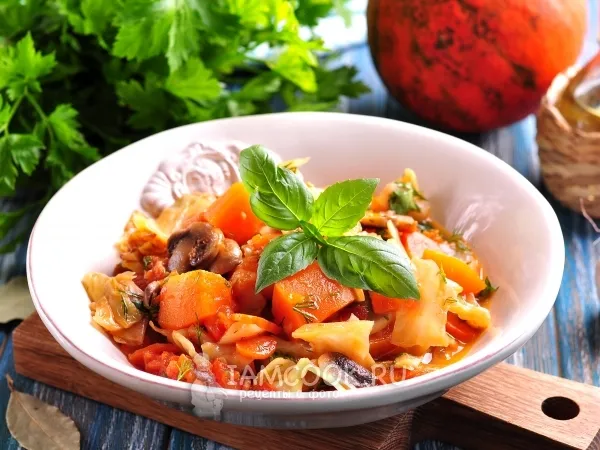 Фото готового блюда: Рагу из тыквы с овощами