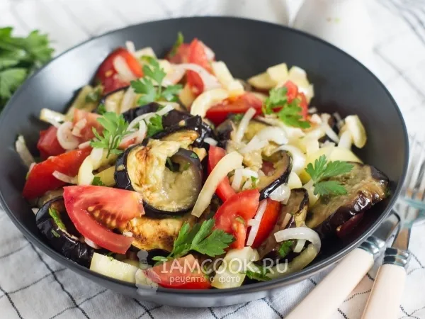 Фото блюда: Салат с помидорами, перцем и запеченным баклажаном