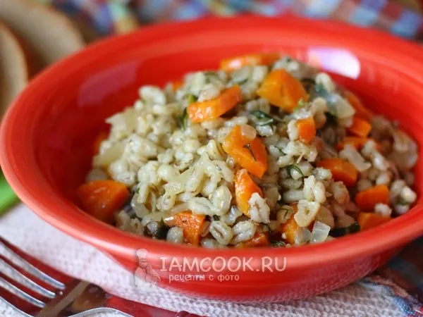Фото готового блюда: Перловая каша с луком и морковью