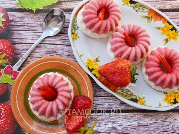 Фото готового блюда: Муссовые пирожные с клубникой