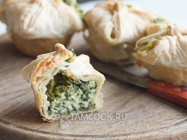 Фото готового блюда: Слойки со шпинатом