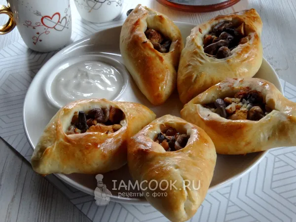 Фото готового блюда: Расстегай с грибами