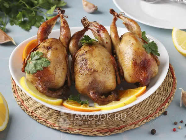 Фото готового блюда: Перепела, запечённые в лимонно-апельсиновом маринаде
