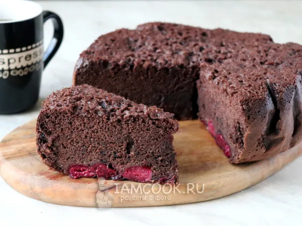 Фото блюда: Шоколадный бисквит с вишней