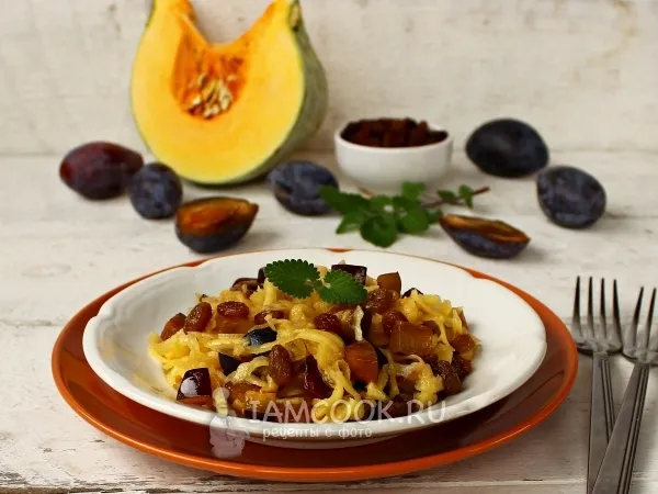 Фото готового блюда: Постный салат из тыквы со сливами