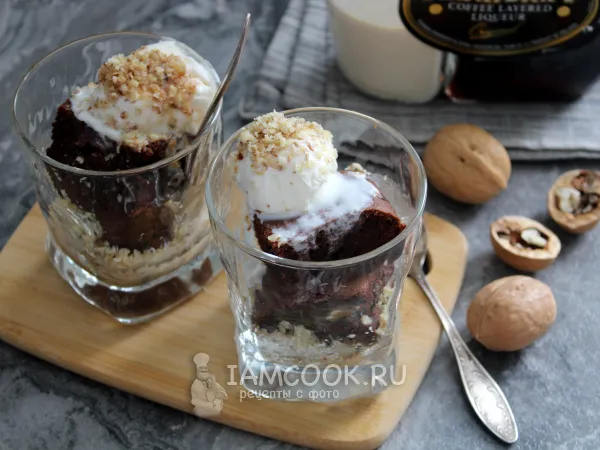 Фото блюда: Шоколадный брауни с мороженым