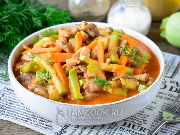 Фото блюда: Гуляш из свинины с кабачками (с подливкой)