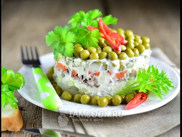 Фото блюда: Печеночный салат с морковью и огурцом