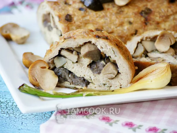 Фото готового блюда: Рулет из куриного фарша с грибами