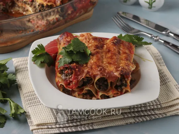 Фото блюда: Каннеллони с фаршем и грибами в томатно-сметанном соусе