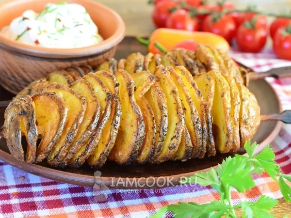 Фото готового блюда: Картофель спиралью на шпажках в духовке
