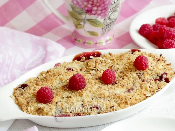 Фото готового блюда: Малиновый крамбл