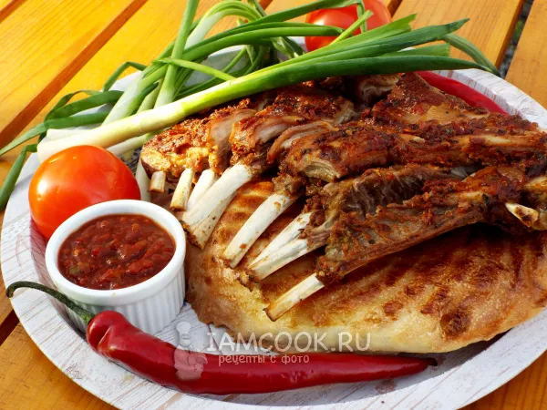 Фото готового блюда: Бараньи ребрышки в фольге в духовке