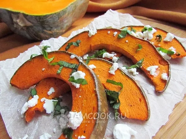 Фото готового блюда: Запеченная тыква с базиликом и фетой