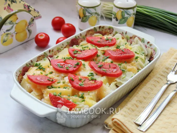 Фото готового блюда: Картошка с капустой в духовке