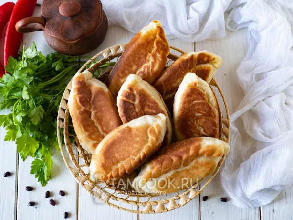 Фото готового блюда: Пирожки с фасолью (жареные)