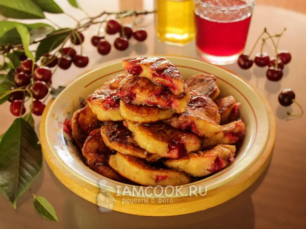 Фото блюда: Оладьи с вишней (на молоке)