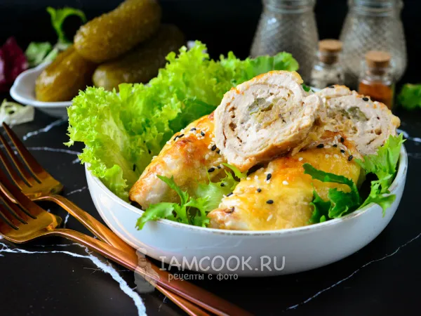 Фото блюда: Куриные рулетики с соленым огурцом