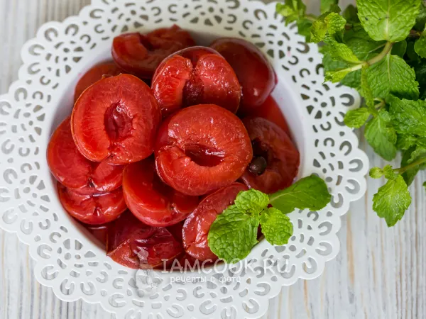 Фото блюда: Маринованные сливы с коньяком на зиму