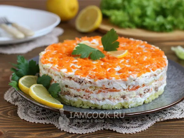 Фото готового блюда: Салат «Лисья шубка» с красной рыбой