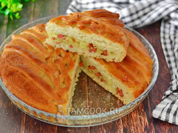 Фото блюда: Пирог с колбасой и картошкой
