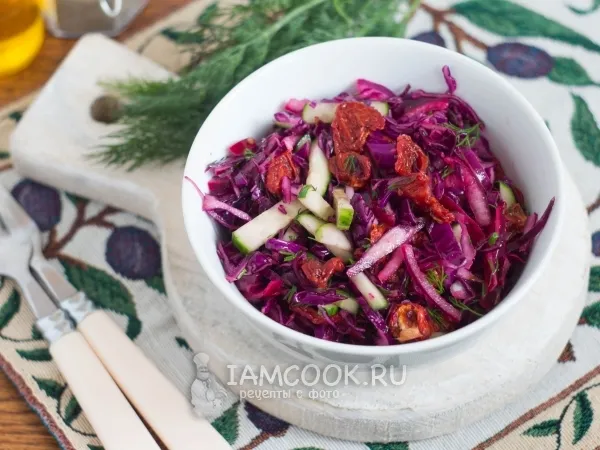 Фото блюда: Салат с красной капустой и вялеными помидорами
