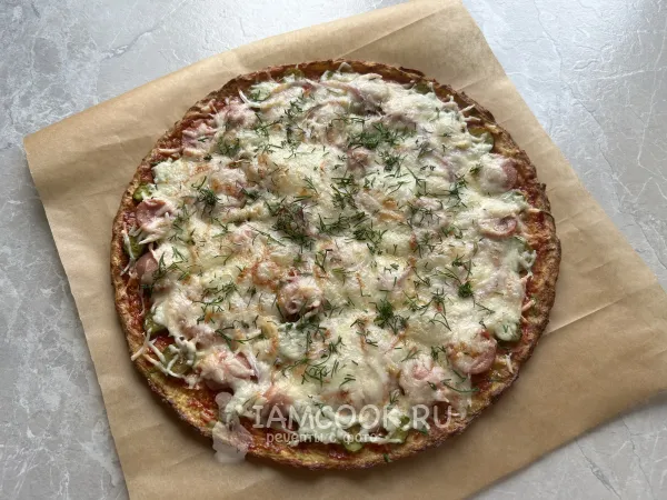 Фото блюда: Пицца на кабачковом тесте с сосисками