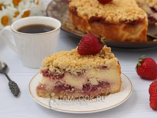 Фото блюда: Песочный пирог с творогом и клубникой