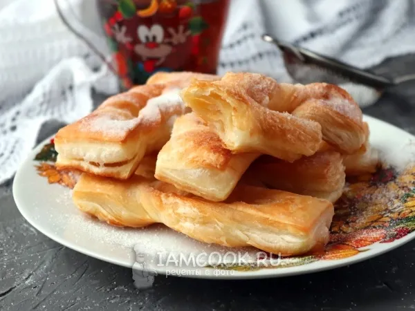 Фото блюда: Хворост из слоеного теста на сковороде