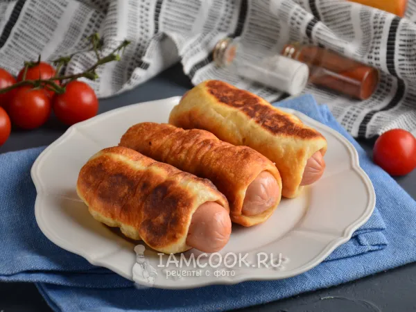 Фото готового блюда: Сосиски в тесте на кефире на сковороде