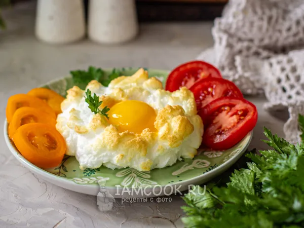 Фото блюда: Яйца в облаках (яичница)