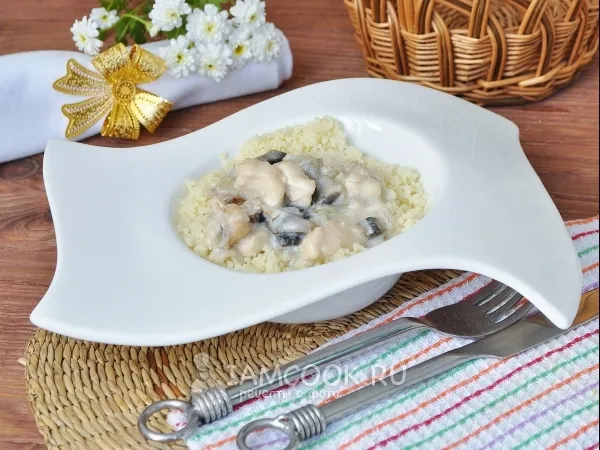 Фото блюда: Куриная грудка с грибами в сливках с кускусом