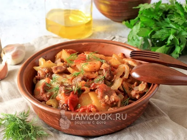 Фото готового блюда: Картофель с бараниной и перцем под соусом в духовке