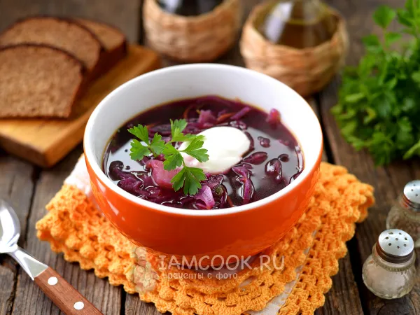 Фото готового блюда: Щи из красной капусты