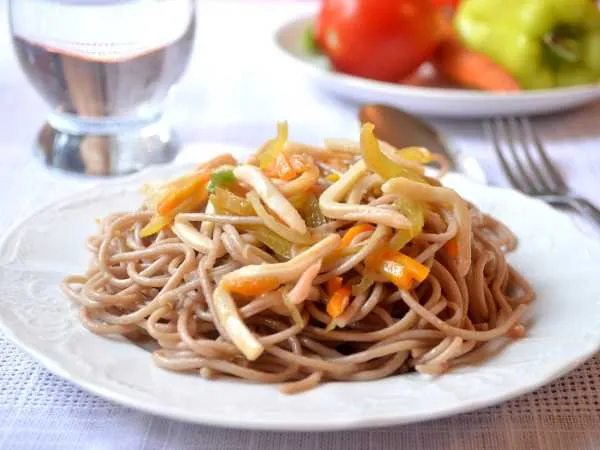 Фото блюда: Соба с кальмарами и овощами